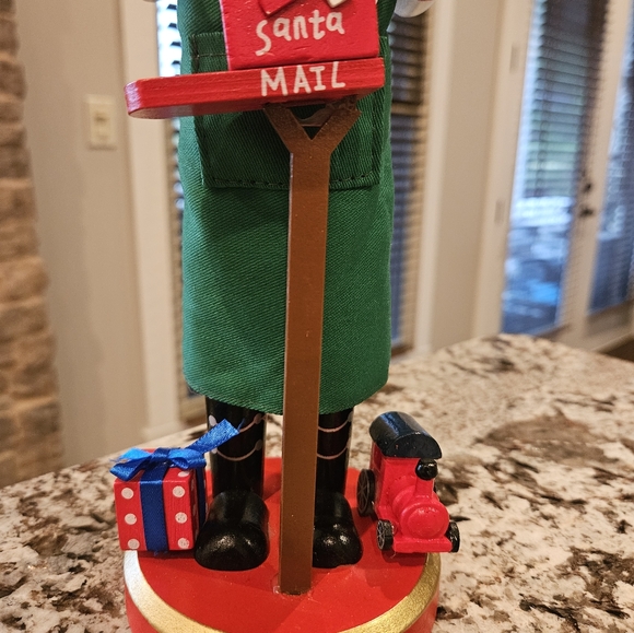 African American 14" Wood Nutcracker - Picture 4 of 6